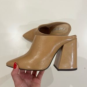 l’intervalle tan heels